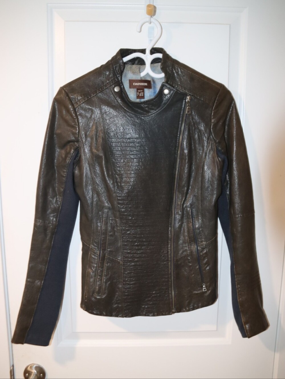Womans Danier Leather Jacket (XS)